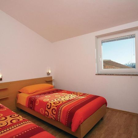 2 Bedroom Awesome Apartment In Plomin Exterior foto