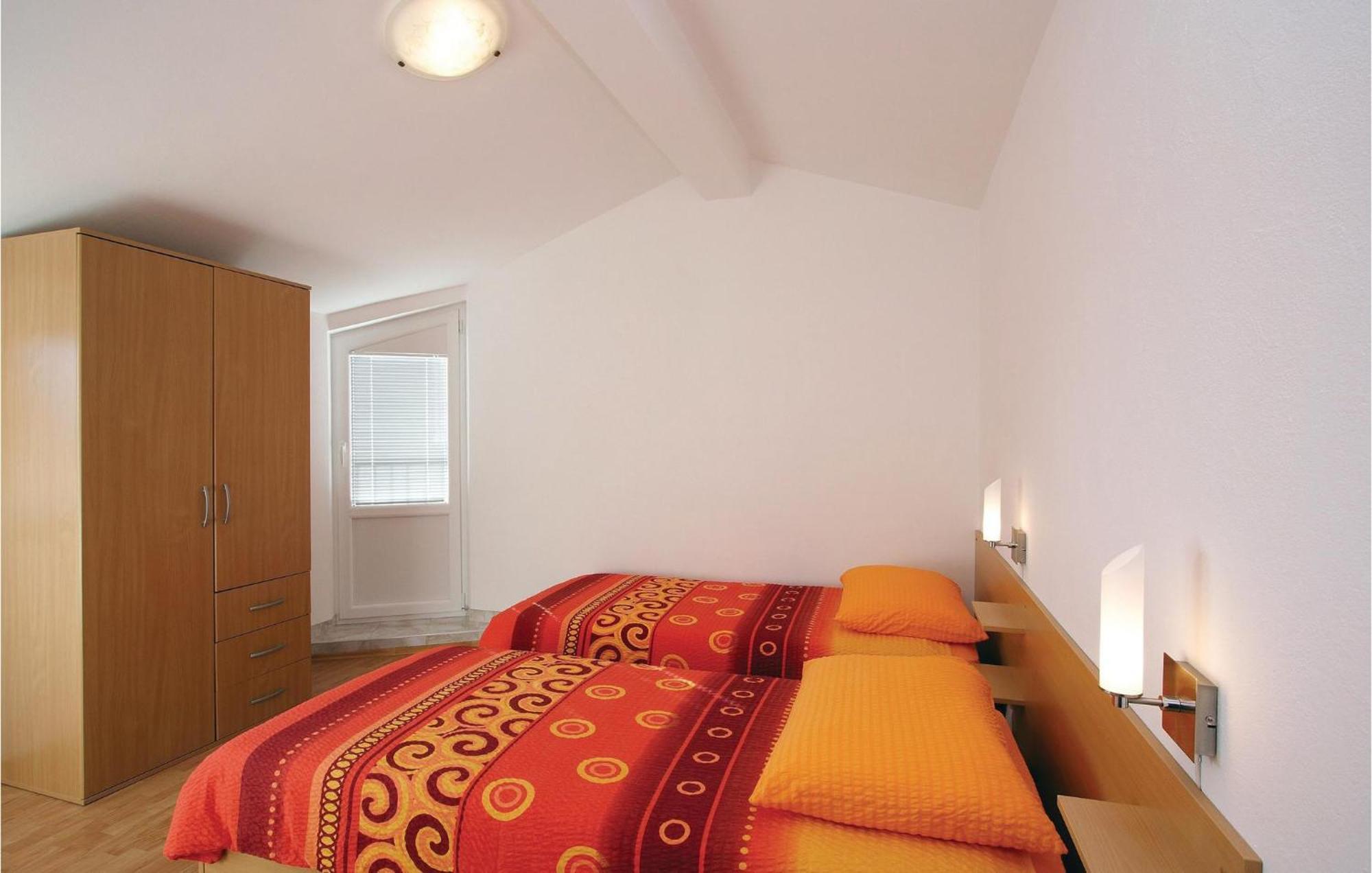 2 Bedroom Awesome Apartment In Plomin Exterior foto