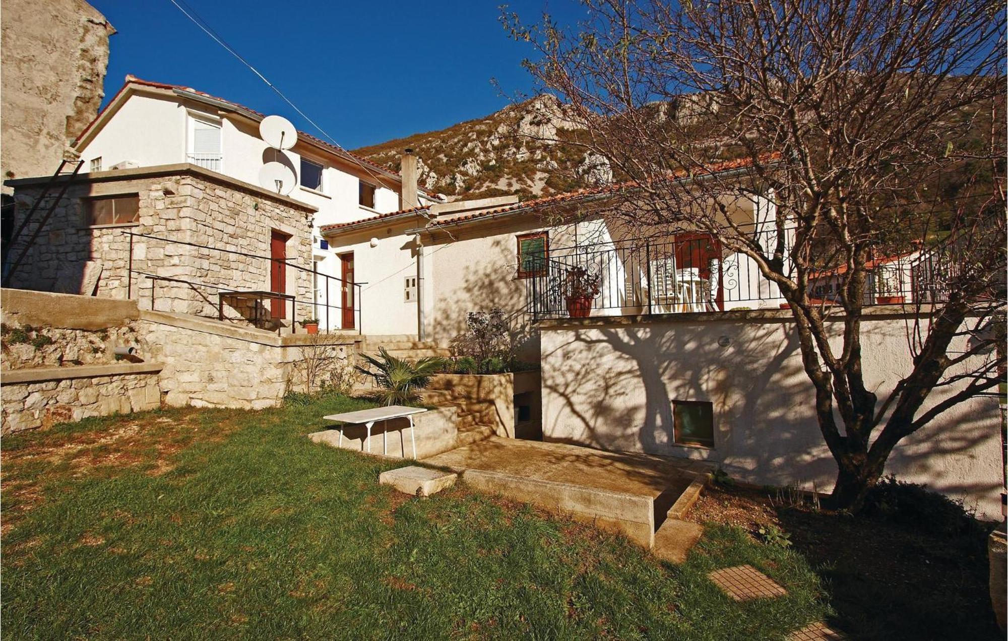 2 Bedroom Awesome Apartment In Plomin Exterior foto