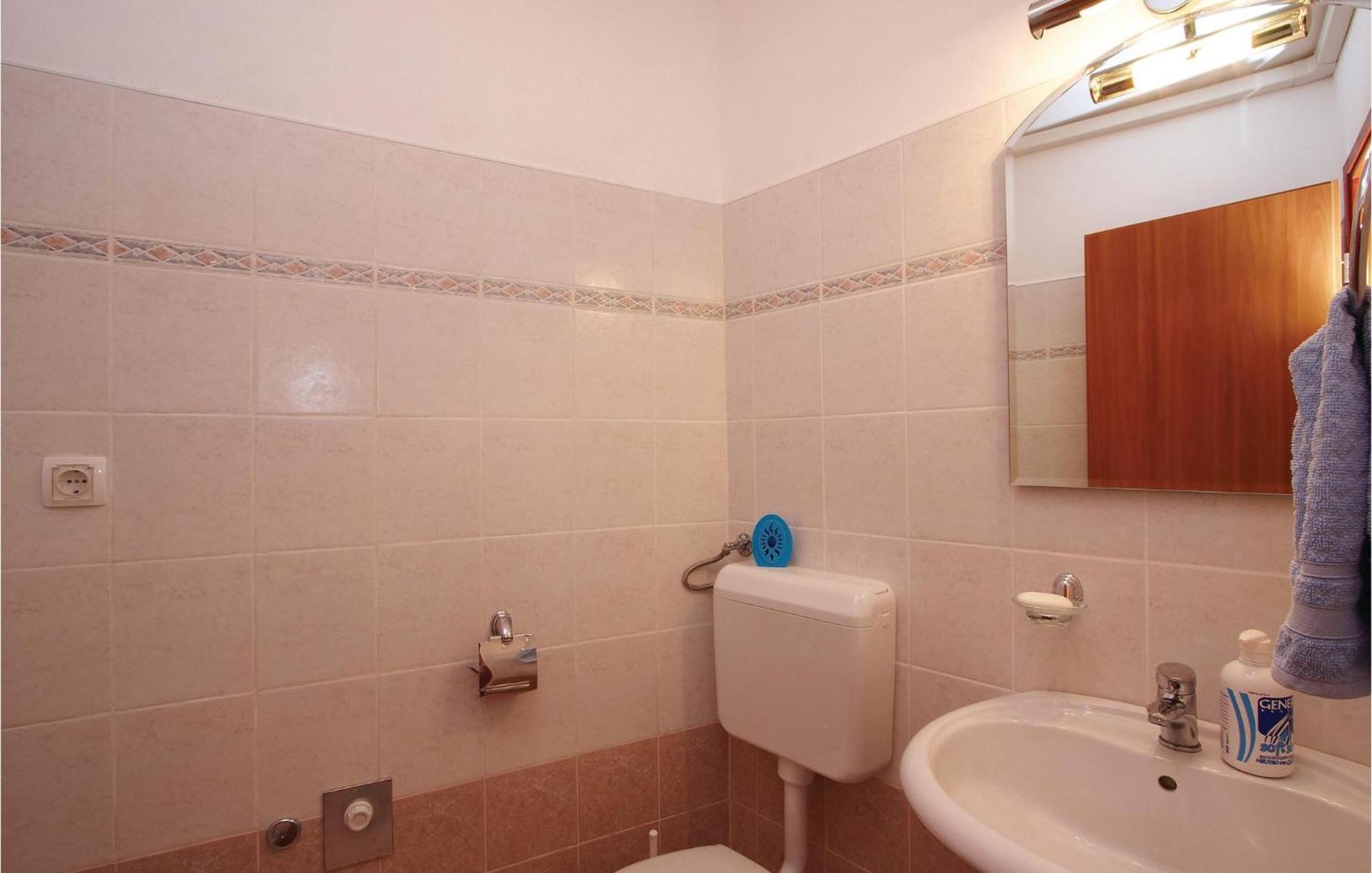 2 Bedroom Awesome Apartment In Plomin Exterior foto