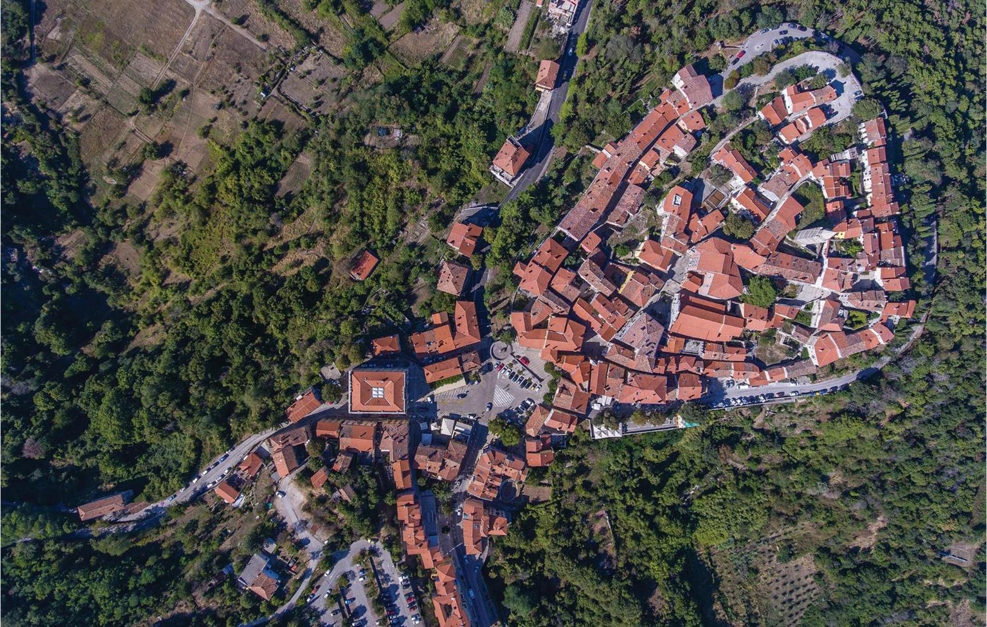 2 Bedroom Awesome Apartment In Plomin Exterior foto